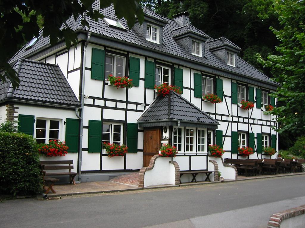 Wisskirchen Hotel & Restaurant Odenthal Bagian luar foto